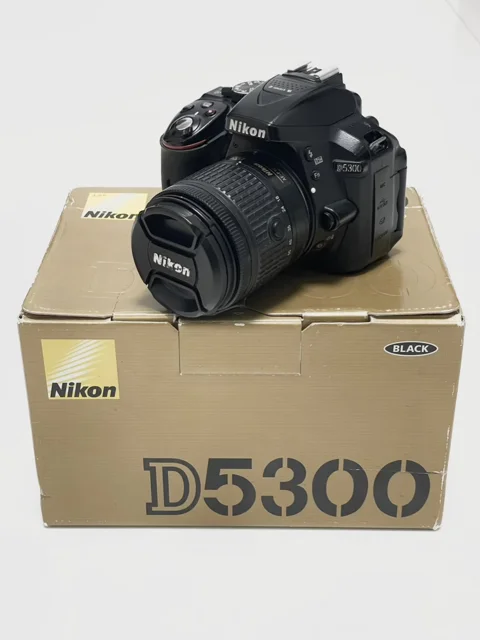 دوربین Nikon D5300 با لنز ۱۸-۵۵ (کارکرده، بسیار تمیز)